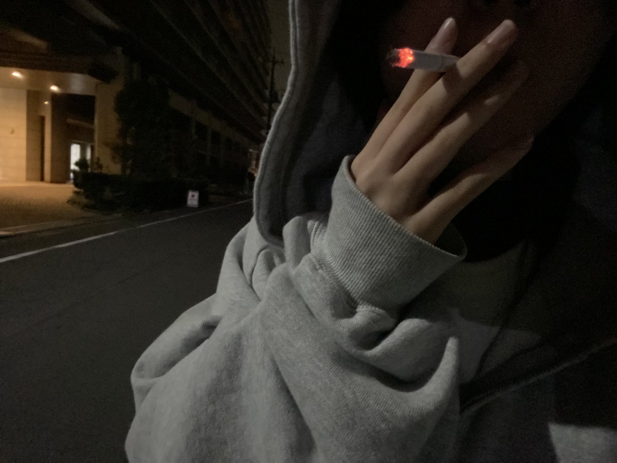 手、さすがに綺麗すぎないか？？？