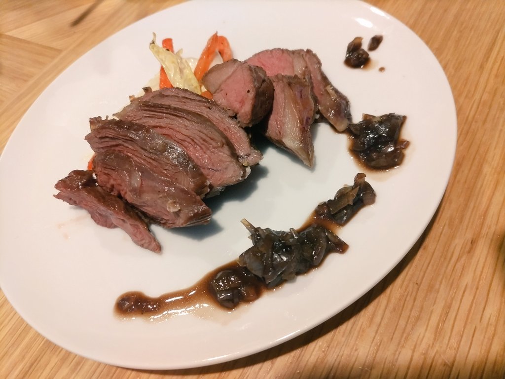 aihon_HTUB's tweet photo. 今日焼いた鹿ランプ肉ステーキめちゃ旨だった。全然獣臭も鉄臭さもなく、柔らかくてジューシー。今まで食べたのとじぇんじぇん違う！！！ https://t.co/IxVcv7UJtB