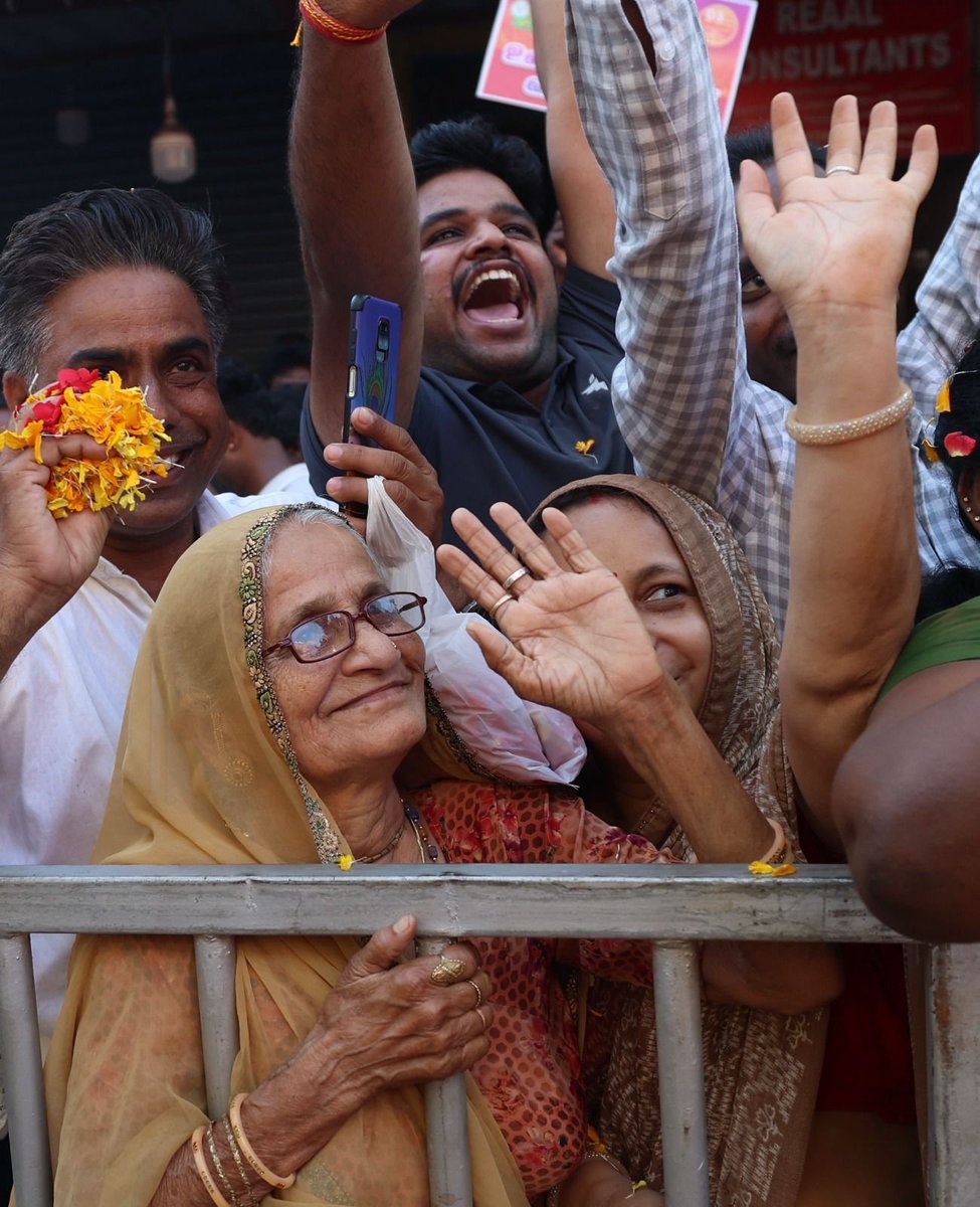 புதுச்சேரியில் இன்று நடைபெற்ற சாலைப் பேரணி மிகச்சிறப்பாக அமைந்தது. புதுச்சேரி மக்கள் தேசிய ஜனநாயகக் கூட்டணி அரசை மீண்டும் தேர்ந்தெடுக்க முடிவு செய்துவிட்டனர், இதன்மூலம் 
BEST புதுச்சேரியை உருவாக்கும் எங்கள் தொலைநோக்குப் பார்வைக்கு ஏற்ப நாங்கள் தொடர்ந்து பணியாற்றுவோம். சாலைப்