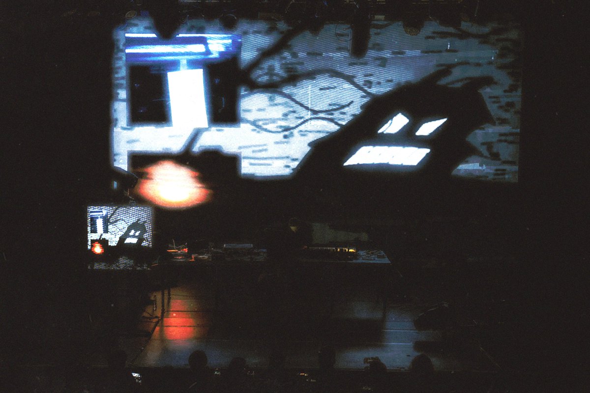 summertory2003's tweet photo. 📷Oneohtrix Point Never with Freeka Tet
photo：@summertory2003 
2026.3.28 https://t.co/DncHVSWuj3