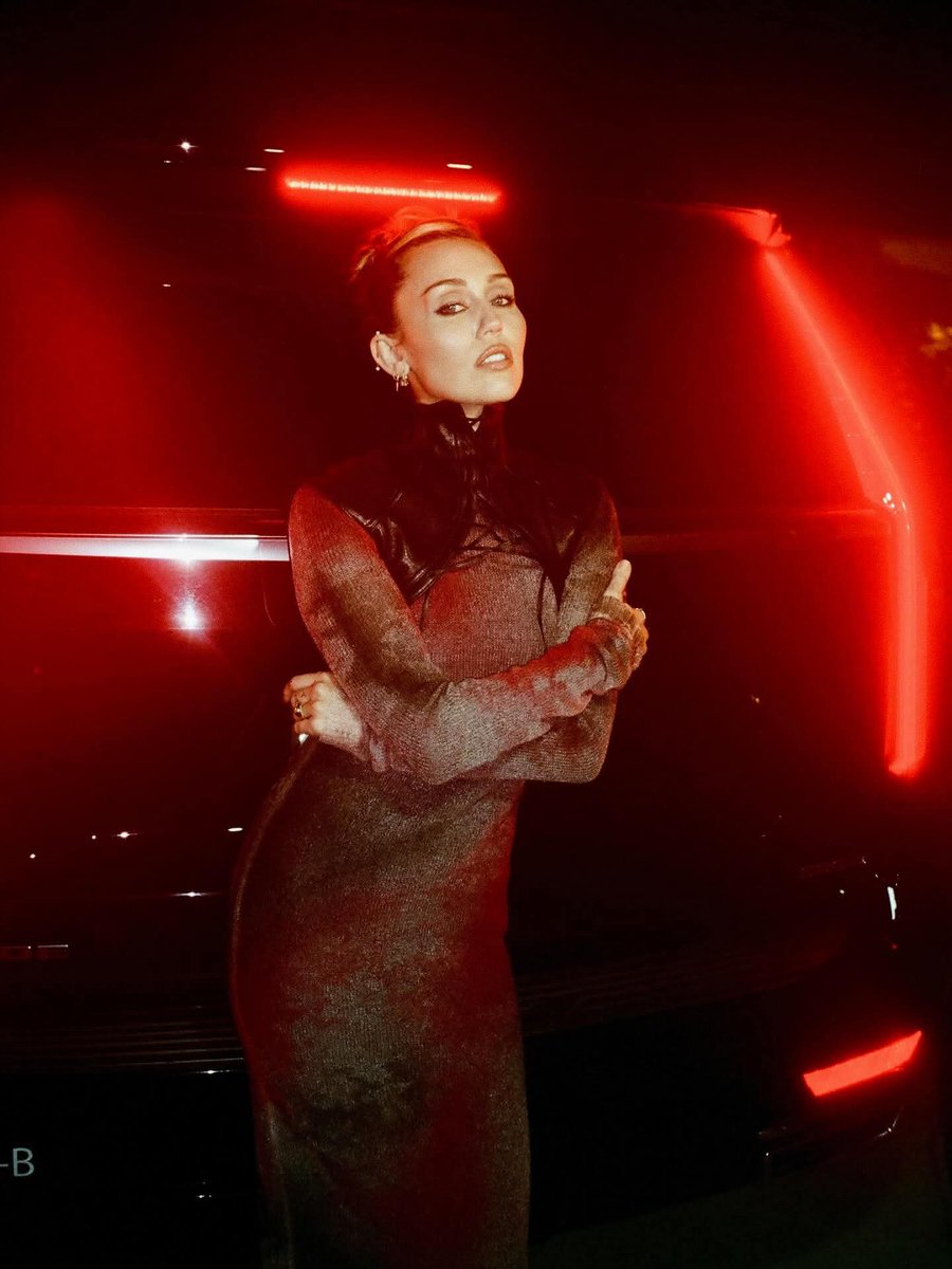 miley pics (@cyrus_archive) on Twitter photo 