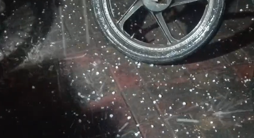 bstvlive's tweet image. अलीगढ़

➡तेज़ बरसात संग हुई जमकर ओलावृष्टि
➡तेज़ ओलावृष्टि से सड़कों पर बिछी बर्फ
➡ओलावृष्टि से किसानों की फसल बर्बाद
➡लोगों को गर्मी से मिली राहत
#Aligarh #Heavyrain