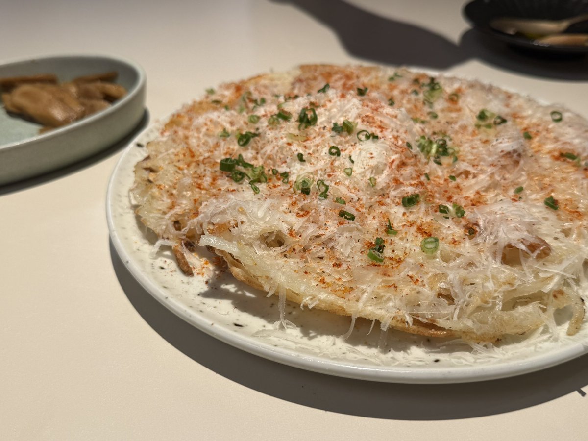 섹시음식 in 난포…//
특히 저 새우감자전(?) 전혀 기대안했는데 젤 맛있었음… ..전에 반숙란이 들어있오요😍