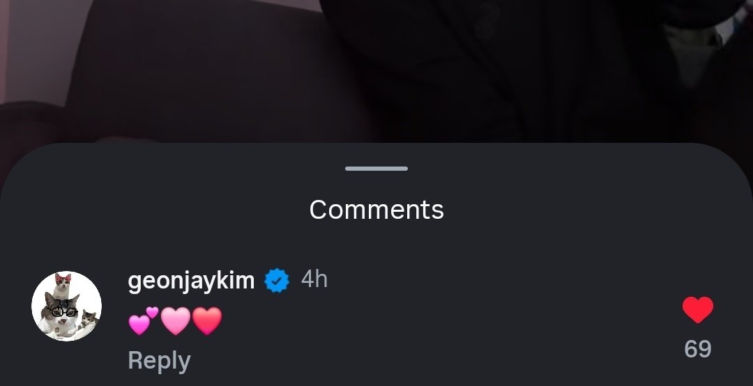 controversial spam account tweet media