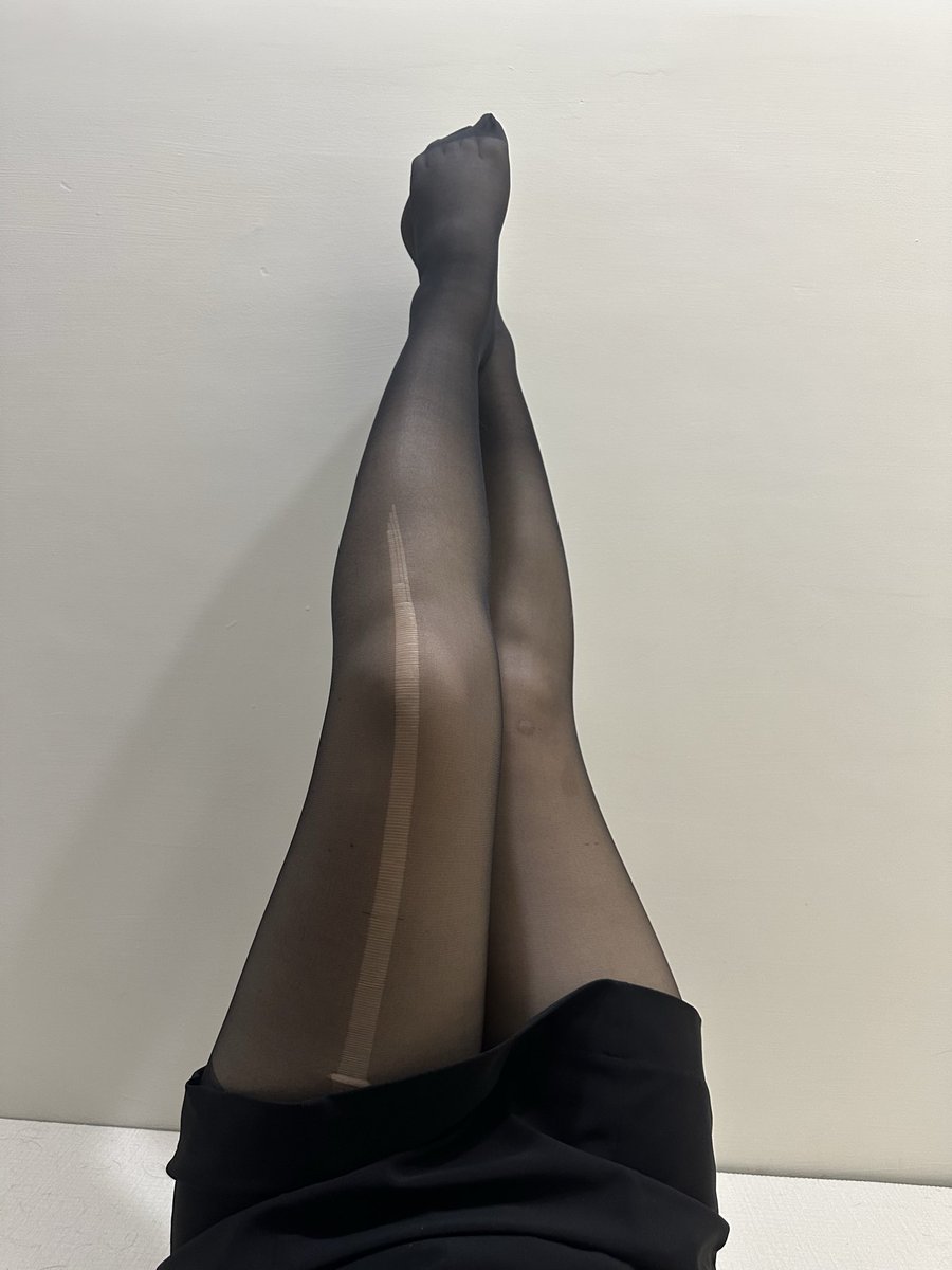 your_stocking's tweet photo. 今天穿脫絲襪的時候不小心戳破了😨
有⋯有人要認領嗎
下次上班也沒辦法穿了的說🥺 https://t.co/cTyNH0i2vg