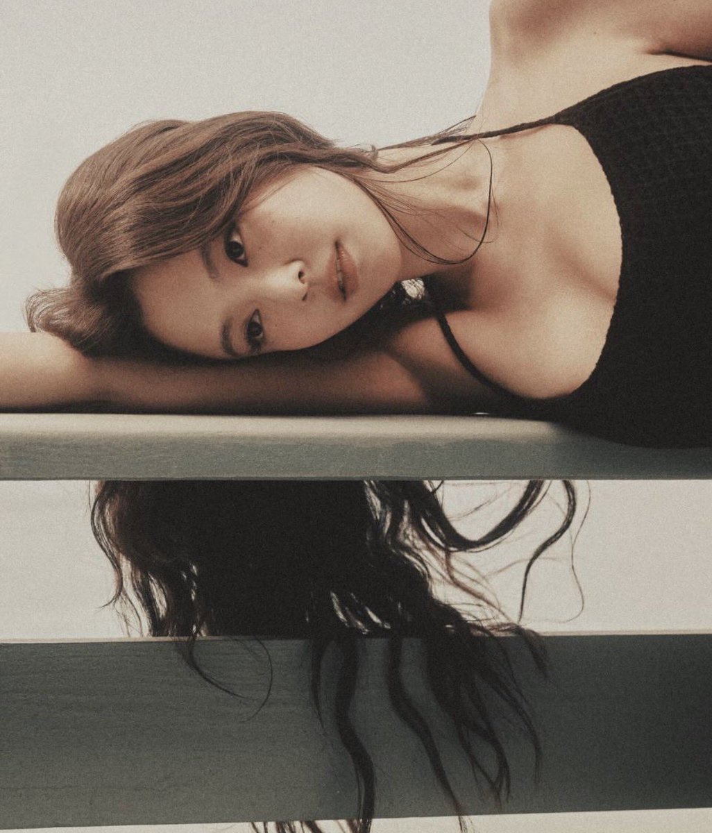 JENNIE Charts tweet media