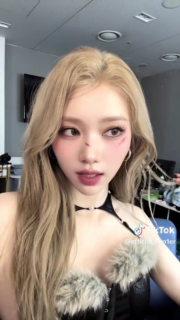 low quality xiaoting tweet media