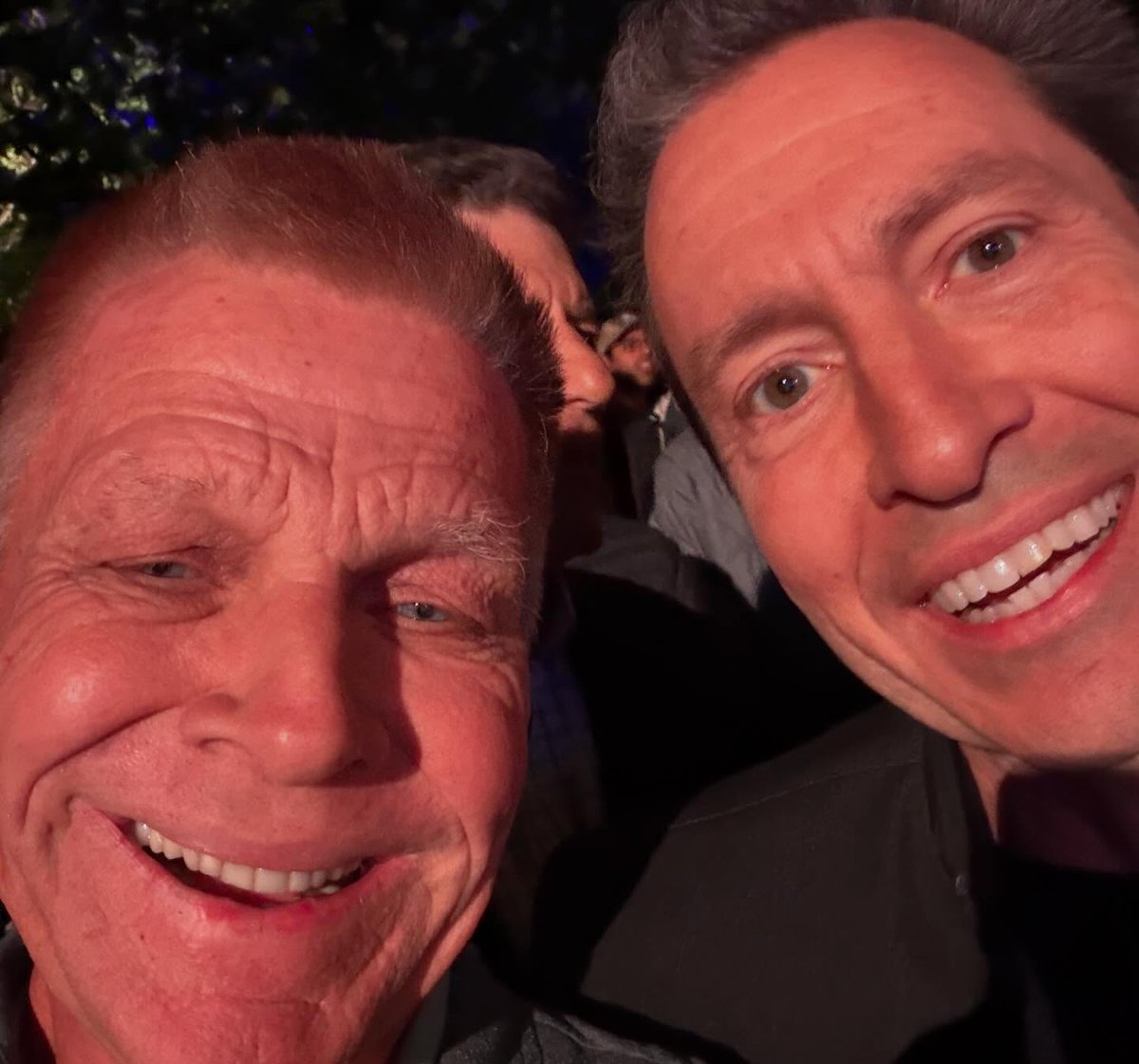 AppleGeek tweet media