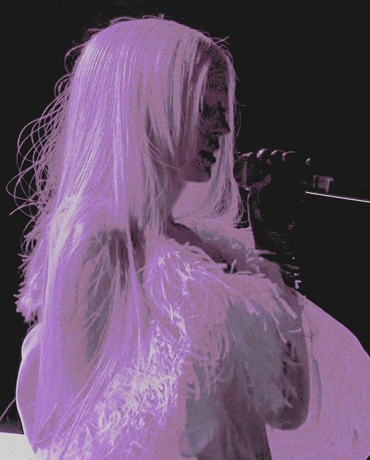 ʳᵒˢᵉ ᵗⁱⁿᵗˢ ʰᵉʳ 𝑾𝐎𝐑𝐋𝐃. tweet media