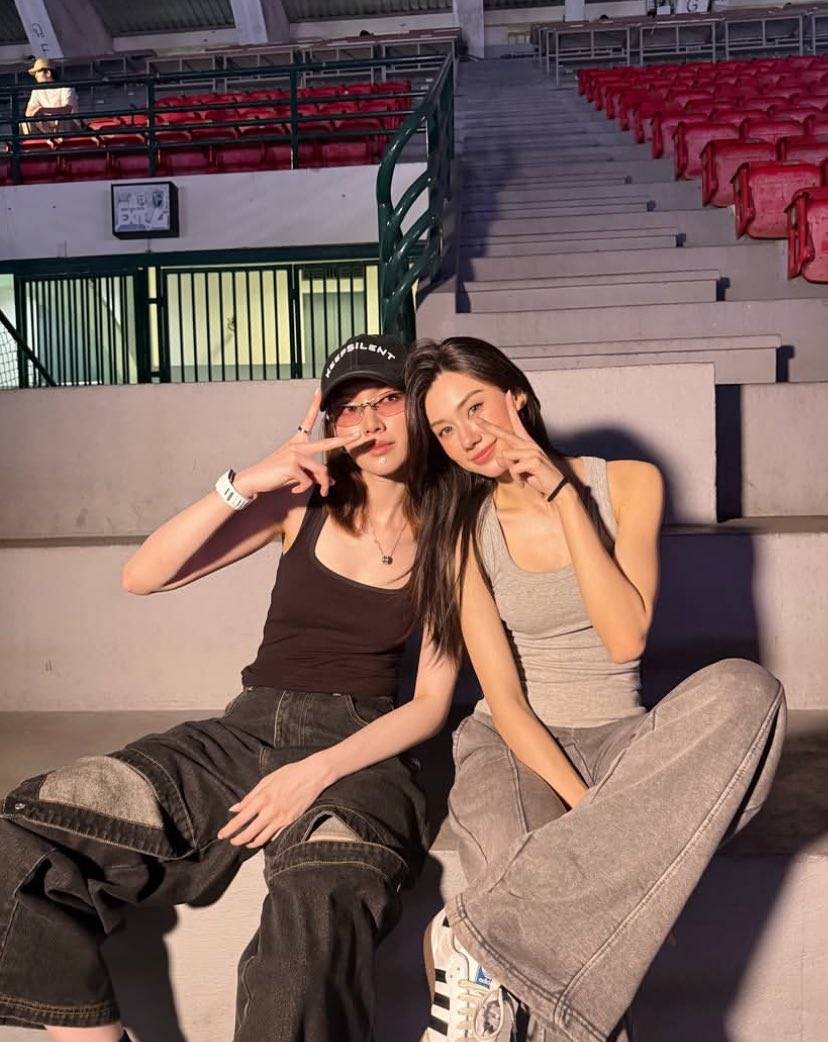 biruaena tweet media