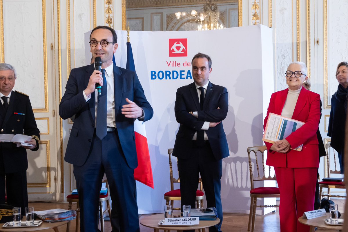 T_Cazenave's tweet photo. Hier, nous avons accueilli à l’Hôtel de Ville le Premier ministre Sébastien Lecornu, le Ministre de l’Intérieur Laurent Nuñez et la Ministre de l’aménagement du territoire et de la décentralisation Françoise Gatel pour une séquence de travail dédiée à la sécurité du quotidien. https://t.co/XB1BtSTvWC