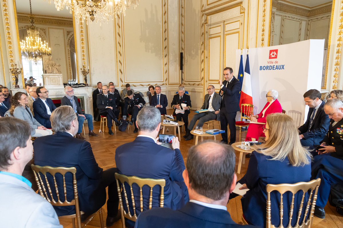 Hier, nous avons accueilli à l’Hôtel de Ville le Premier ministre Sébastien Lecornu, le Ministre de l’Intérieur Laurent Nuñez et la Ministre de l’aménagement du territoire et de la décentralisation Françoise Gatel pour une séquence de travail dédiée à la sécurité du quotidien.