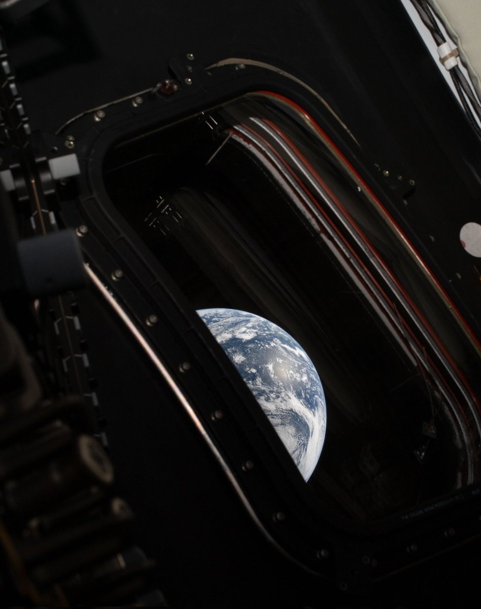 SpaceNosey's tweet photo. Vistas desde la oficina.

#ArtemisII @NASA @esa https://t.co/DiSwElGQsx