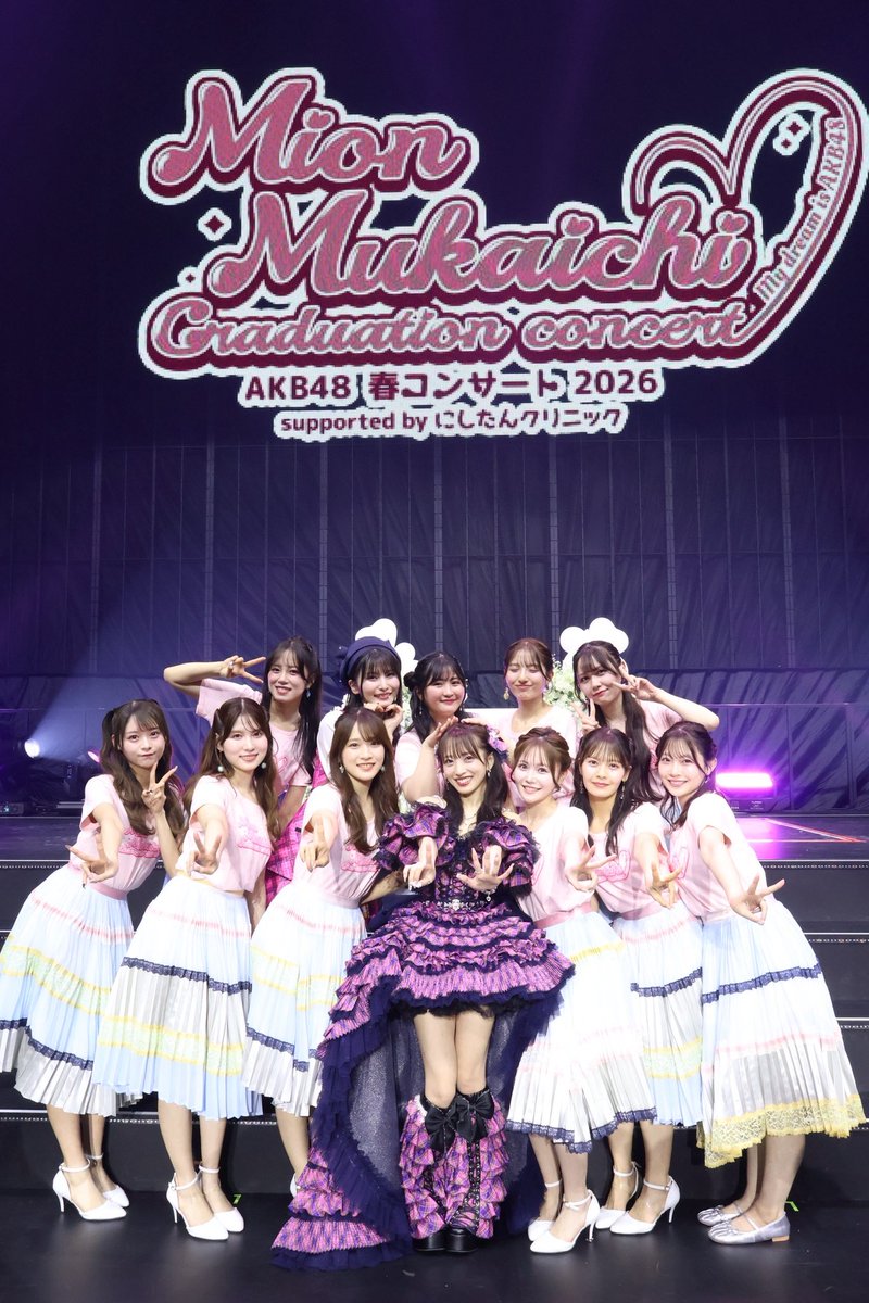 ami_15chans's tweet photo. #向井地美音卒業コンサート
いちごちゃんず勢揃い🍓♡
君の瞳はプラネタリウムを歌わせて頂きました。
最後まで美音のAKB愛が沢山詰まった卒業コンサートで今日という日をいっしょにお祝いできて本当に幸せでした🎓🌸

13年半お疲れ様 ! 卒業おめでとう ! ❤︎ https://t.co/xqr3cYqb8o