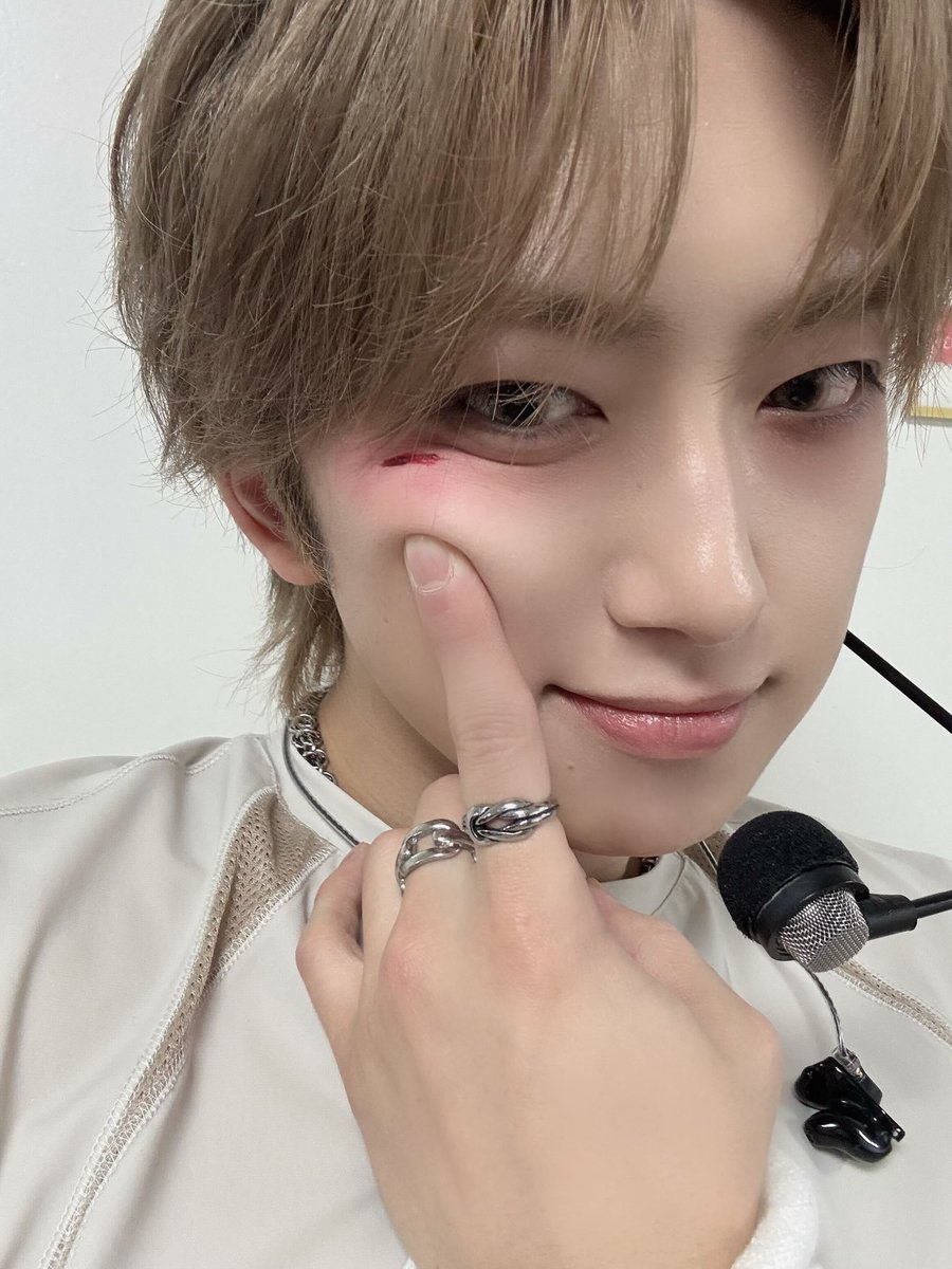 taro follow lim 💔 tweet media