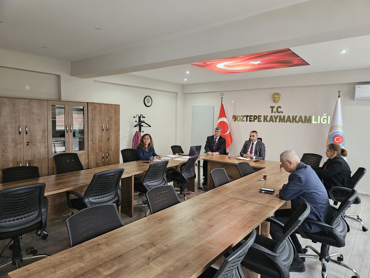 BoztepeIlce's tweet photo. 7-10 Nisan 2026 tarihlerinde ülke genelinde gerçekleştirilecek ortak yazılı sınavlar öncesinde Müdürlüğümüz tarafından bilgilendirme toplantısı gerçekleştirildi.

Müdürümüz Sayın Bülent GÜZEL başkanlığında gerçekleştirilen toplantıya, okul/kurum idarecileri katıldı.
@KirsehirMEM https://t.co/xFBpnDaKAT