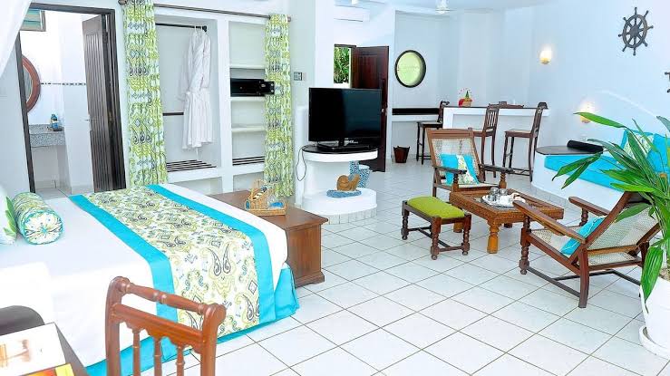 Perfect Strangers Safaris tweet media