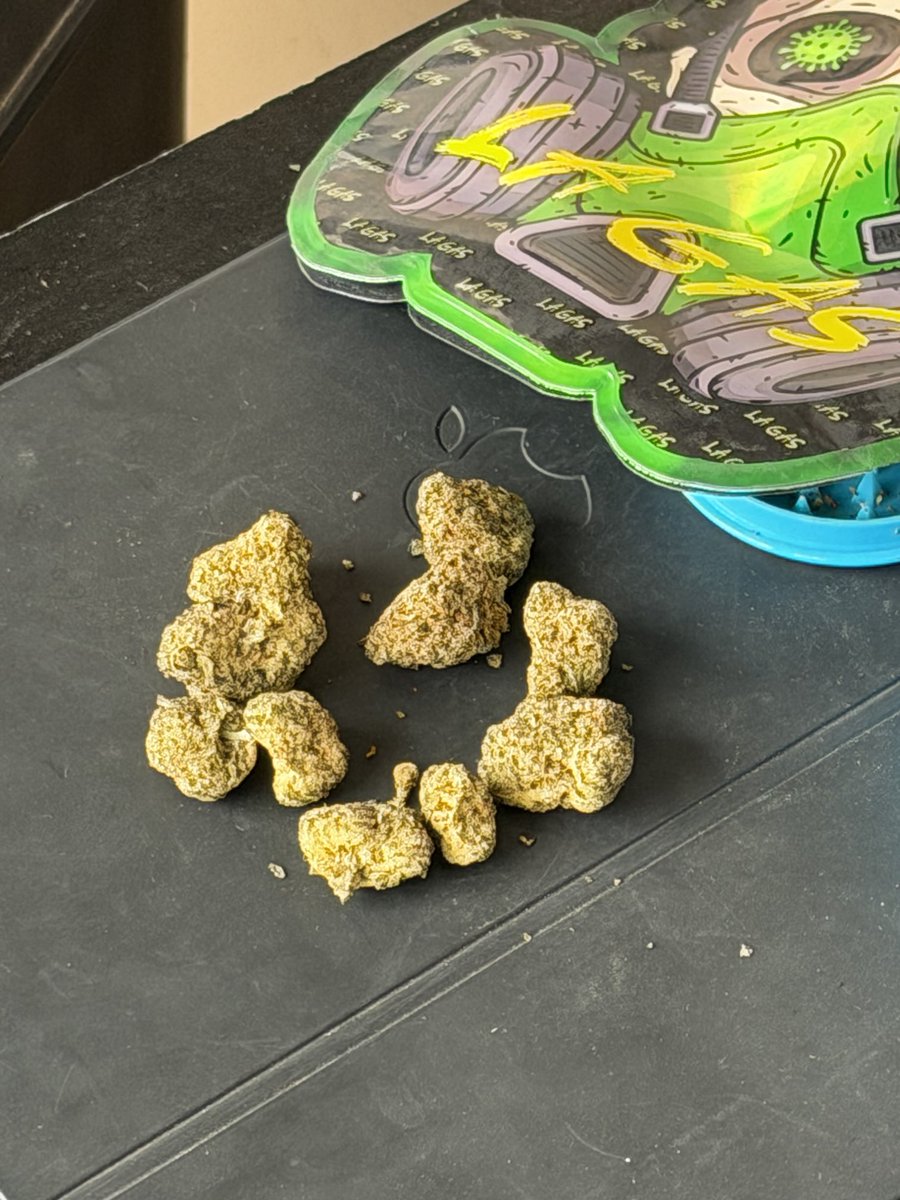 blaakbaki tweet media