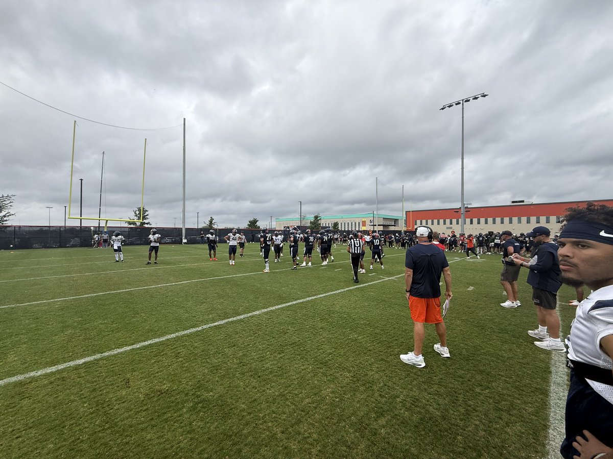 PresidentEighmy's tweet image. It’s great to be at spring ball!!! @CoachTraylor @UTSAFTBL @LisaUTSA @UTSAAthletics @UTSA @UTHealthSA @UTSAAlumni @UTHealthSAlumni @utsystem @American_Conf #LetsGo210!!! #BeBold!!!