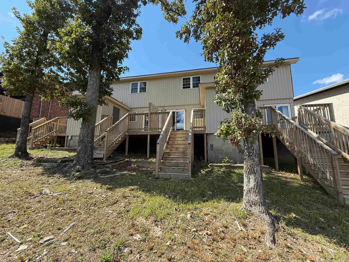 jeanrhurst's tweet photo. 2007 Sanford Drive, Little Rock, AR, 72227
8 bed | 6 bath 4392 Sq. Ft.
Active | 324000
https://t.co/ePkVBqL42A
This 4-unit townhouse building presents a compelling AS-IS sale opportunity for investors or developers seeking to capitalize on the current market. Originally... https://t.co/TAmLv2tWf6