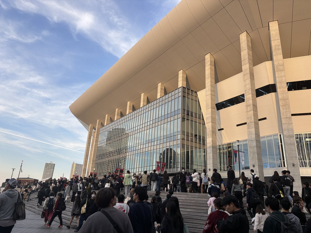 doug__7's tweet photo. 近くて遠かった念願の✨✨

#乃木坂46
#歩道橋 https://t.co/i6cXQzBMd3