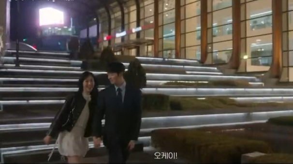 deokjil247's tweet photo. Yeon Taeseok's hair is down, and he drops the honorific and casually asks, "Did you have to go home early?" to Hayeong, who tops the hug and kiss we wish they had. Oh my heart beat so fast like AAAAAA his smile is just too cute😭💗
#InYourRadiantSeason #InYourRadiantSeasonEp12 https://t.co/YNqeYXFuez