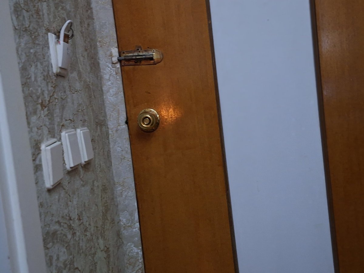 Ozer Hotel no light in room, timer broken.