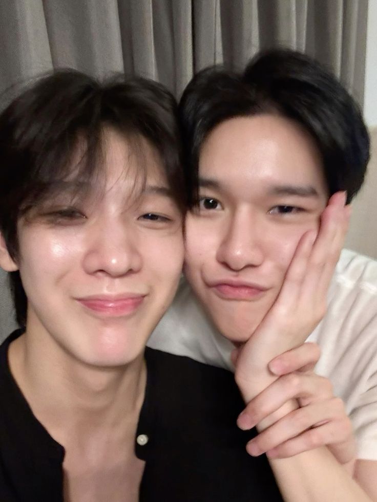 _BLNEWS's tweet image. Domundi, #JimmyOhm partnerliğinin sona erdiğini duyurdu!

"DOMUNDI etiketinin sanatçılarını temsil eden Mandee Work Co., Ltd., Jimmy Karn Kritsanaphan ve Ohm Thanakrit Chiamchunya'nın karşılıklı mutabakatla ikili olarak ortaklıklarını resmi olarak sonlandırma kararı aldıklarını