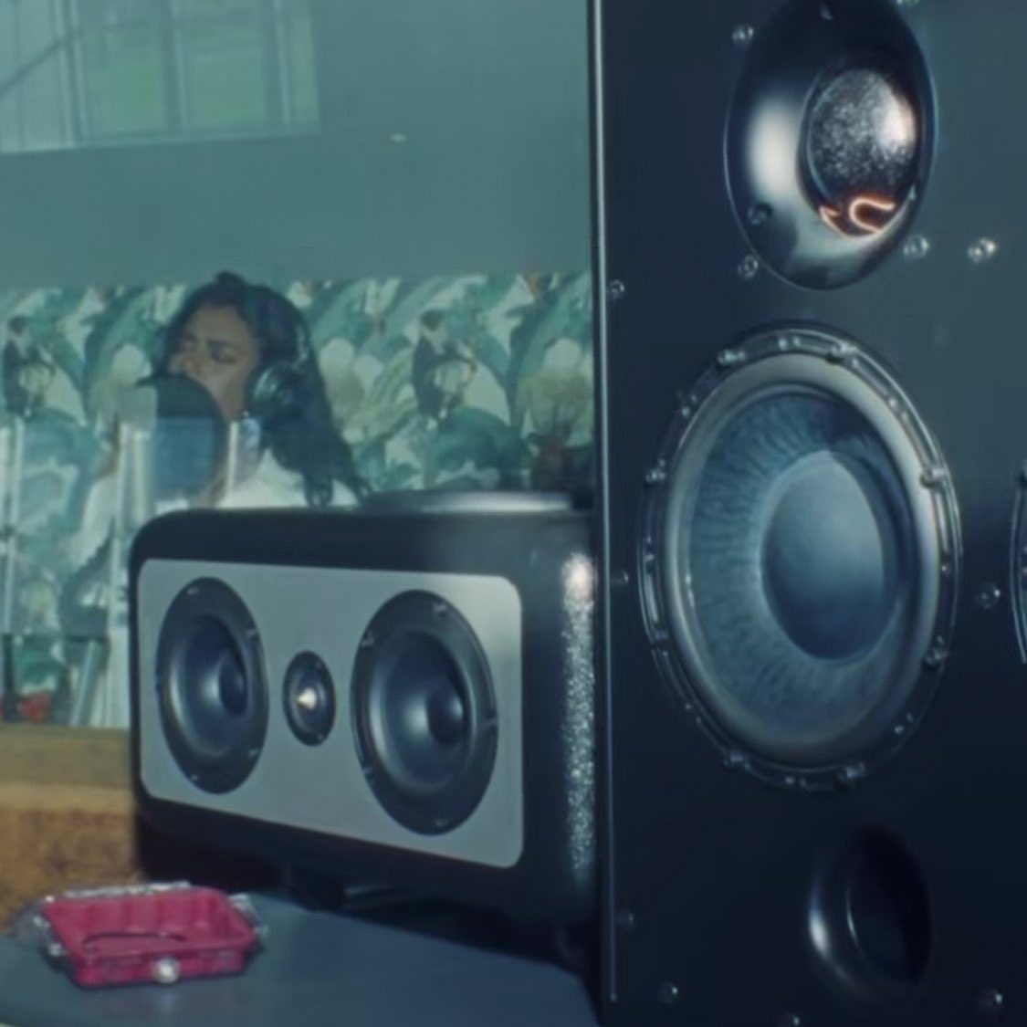 Simone Ashley Brasil tweet media