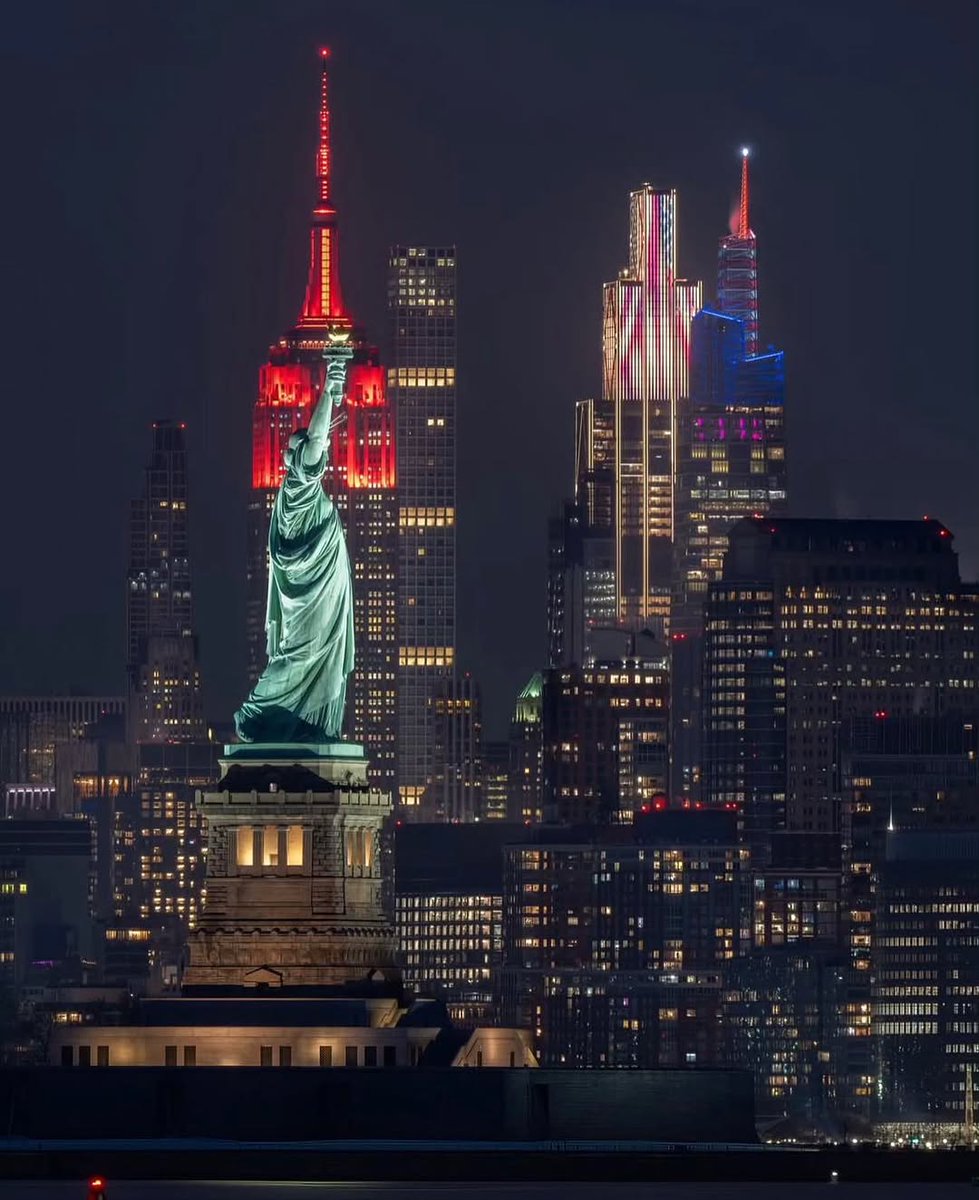 WildscapeWonder's tweet photo. Statue of Liberty, New York https://t.co/dYbo6wiB8P