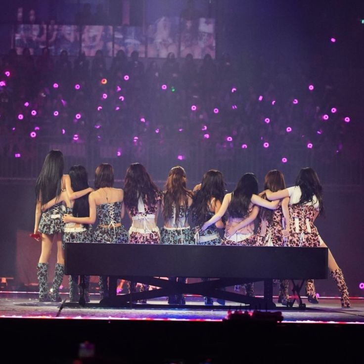 no lo he mencionado pero ya es momento de decir algo 😭😭 la verdad me ha dolido demasiado leer lo último que salió sobre el documental de twice, amikos se dan cuenta que estuvimos a ESTO )( de perder a twice ot9???? ellas mismas estaban seguras de que no iban a renovar todas y