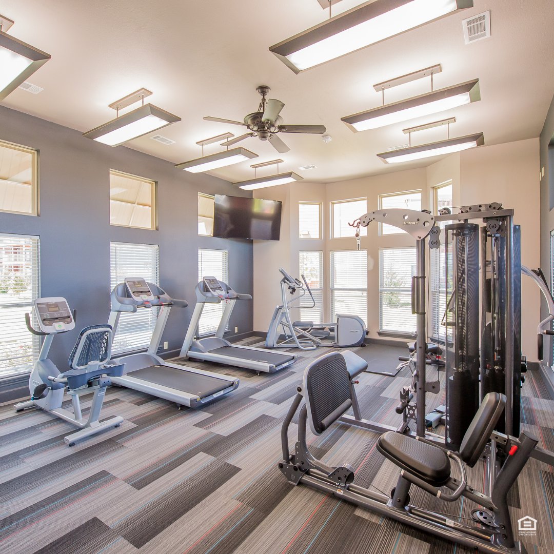 IconHewittApts's tweet photo. Consistency is key, and access anytime helps you stay on track. 🏋️‍♂️🔑 With our 24‑hour fitness center, Icon at Hewitt supports your health goals nonstop.

Would you stick to a morning start or a night finish?

Explore our wellness amenities online today.

{%Twitter... https://t.co/s0Cq1qqaGZ