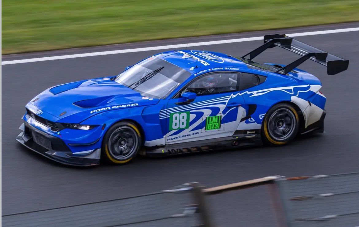 lia⁸⁸ tweet media