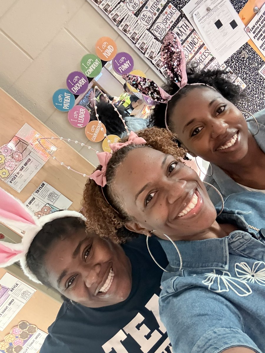 APS_CandI's tweet photo. Spring has sprung and weโre hopping into GMAS support! ๐ธโ๐ฝ
Opinion writing in action with Kimberlie Prather, CANDI Specialist, for the WIN! Focused support. Strong writing. Real results @apsupdate #APSExcellence #GMASReady #justlikeCandI @APSHAES https://t.co/O8X4NbwCSx