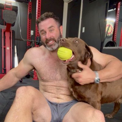 dadbodfit tweet media