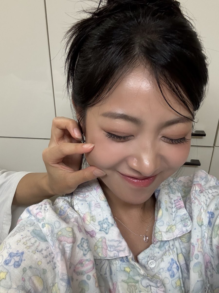 Aran updates tweet media