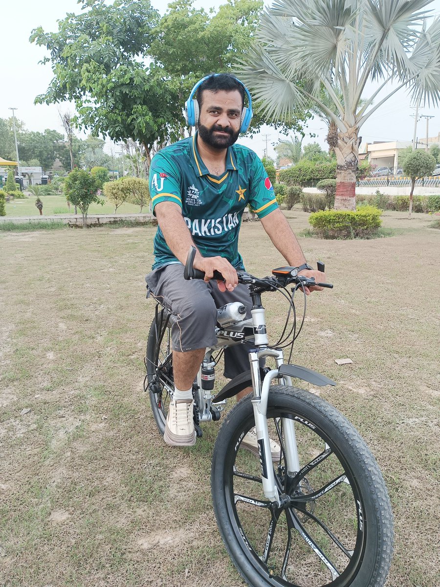munirfau's tweet photo. Agreed with you Chaudhary Sahab. Pakistan k liaye Cycle chlana Qabool. Pakistan Hamaisha Zindabad https://t.co/6DYxgErKz2