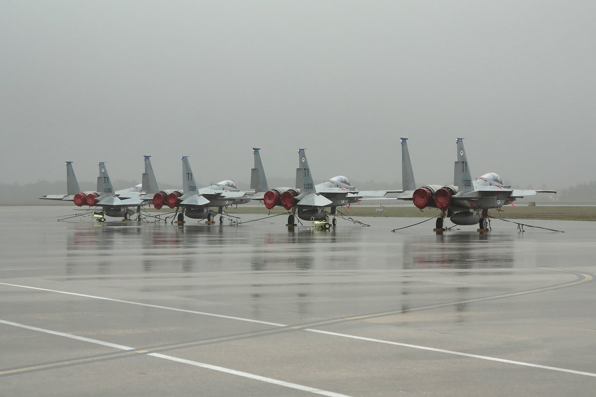 Runway 09/27 Soesterberg Air Base tweet media