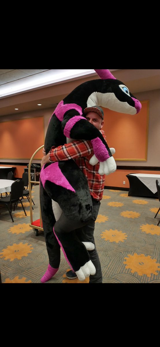 toby the otter🦦✈️ tweet media