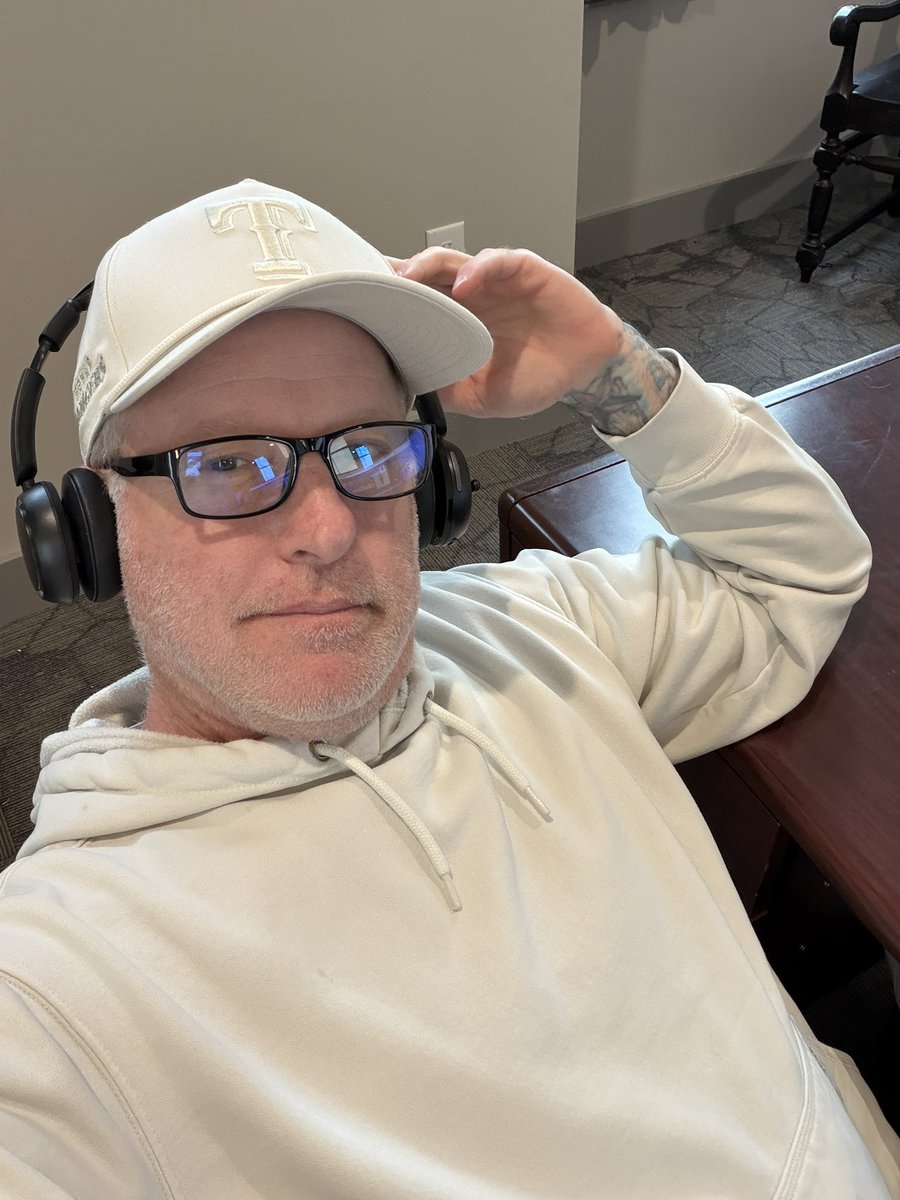 Gunther Eagleman™ tweet media