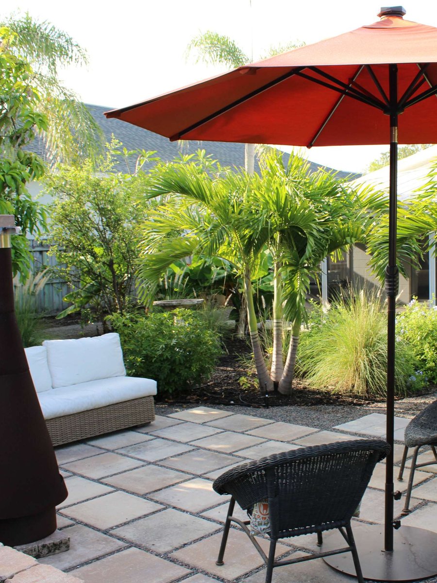 pietowntv's tweet image. Tonight on #HouseHunters 🌴
A #newlywed, expecting couple struggles to buy their #firsthome in #Naples, #Florida. Now moving out of his parent's house, he wants the ultimate party pad, but she's more focused on getting a little privacy from his big family.

10|9c on @HGTV ⛵