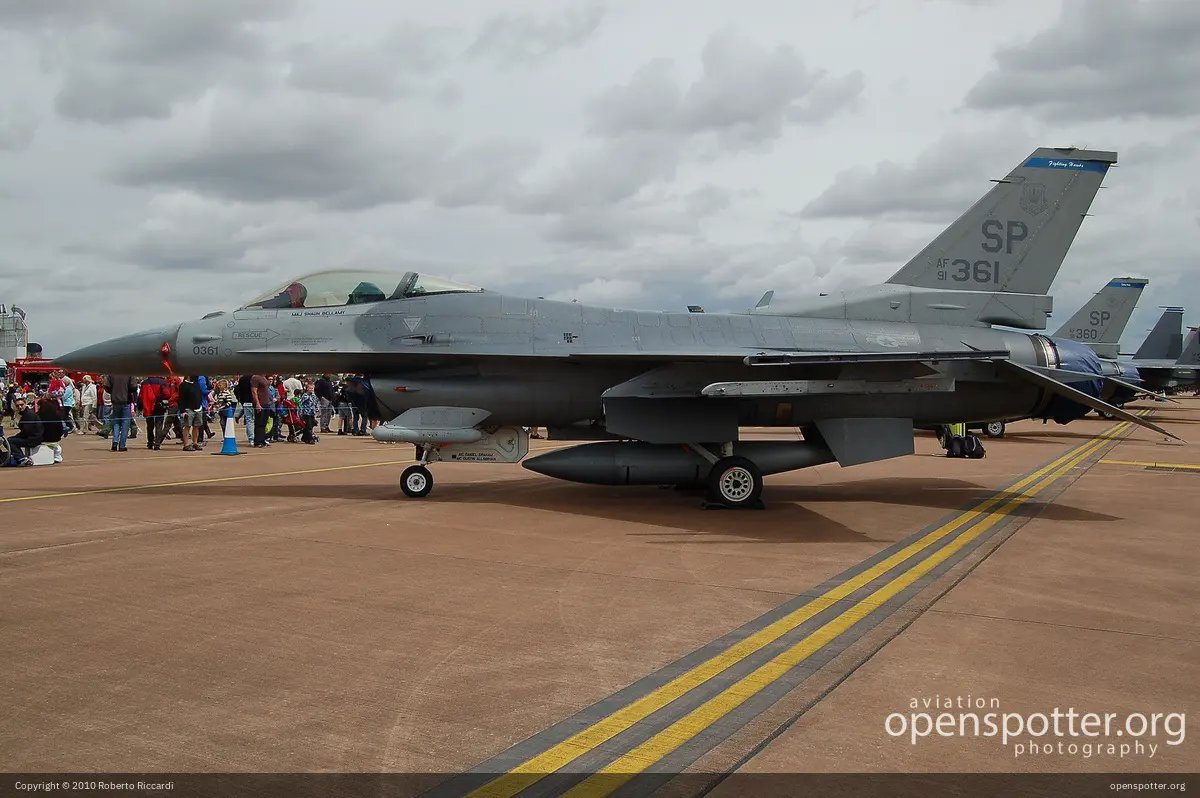 ArmchairAdml's tweet image. #USAF United States Air Force - General Emergency 🚨

General Dynamics F-16CJ Fighting Falcon 1x
#AE161D 91-0361 - WARHAWK 01

A single U.S. Air Force F-16 is squawking 7700 "General Emergency" along the border of Iraq and Saudi Arabia.

The tail number shown on @flightradar24