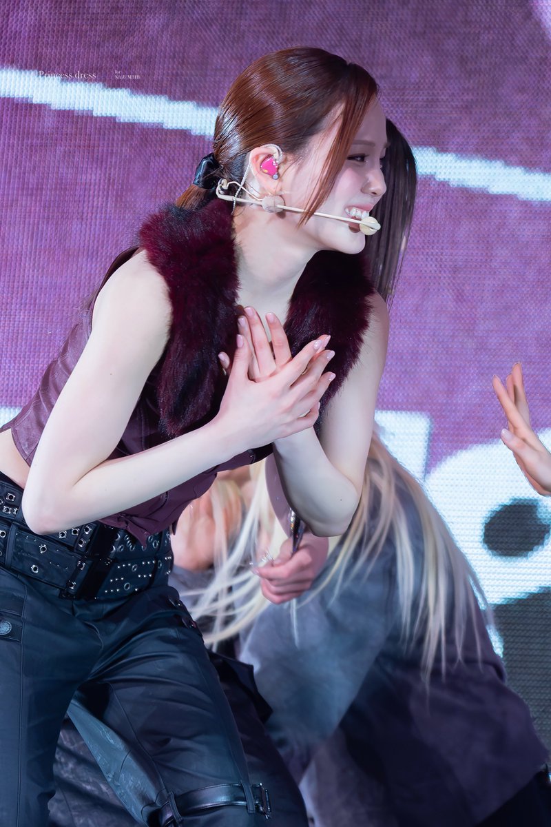 Princess dress tweet media