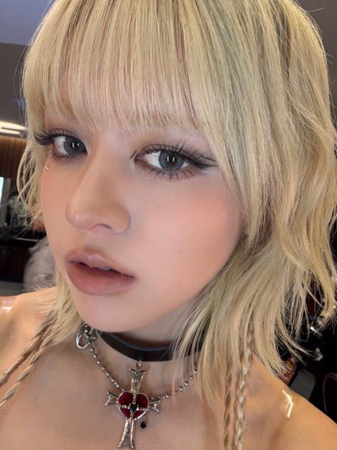 LILY France tweet media
