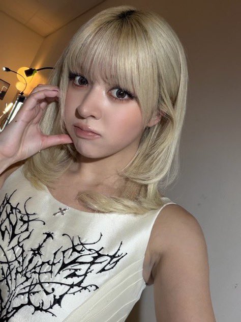 LILY France tweet media