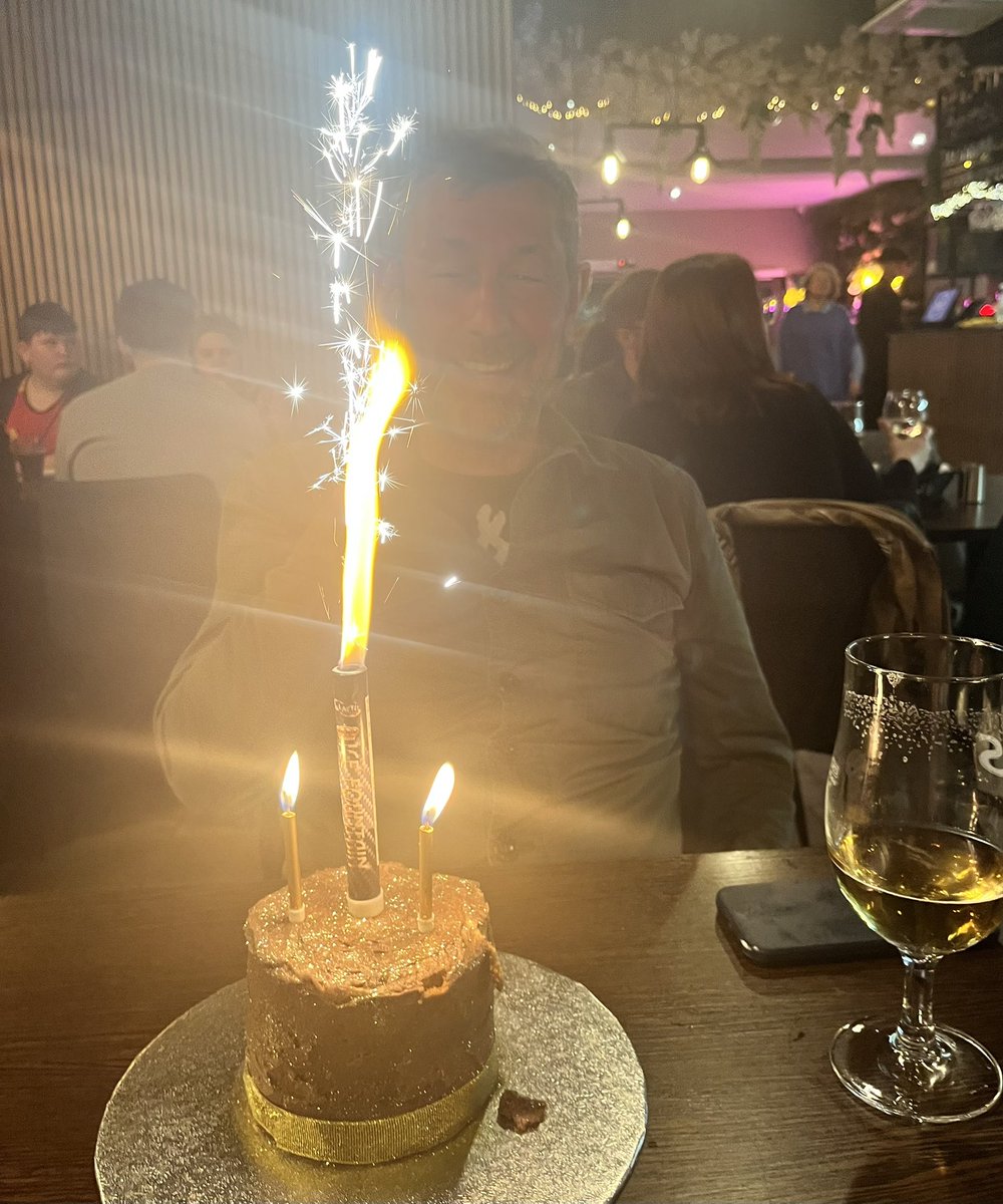 Laura 🐈‍⬛ tweet media