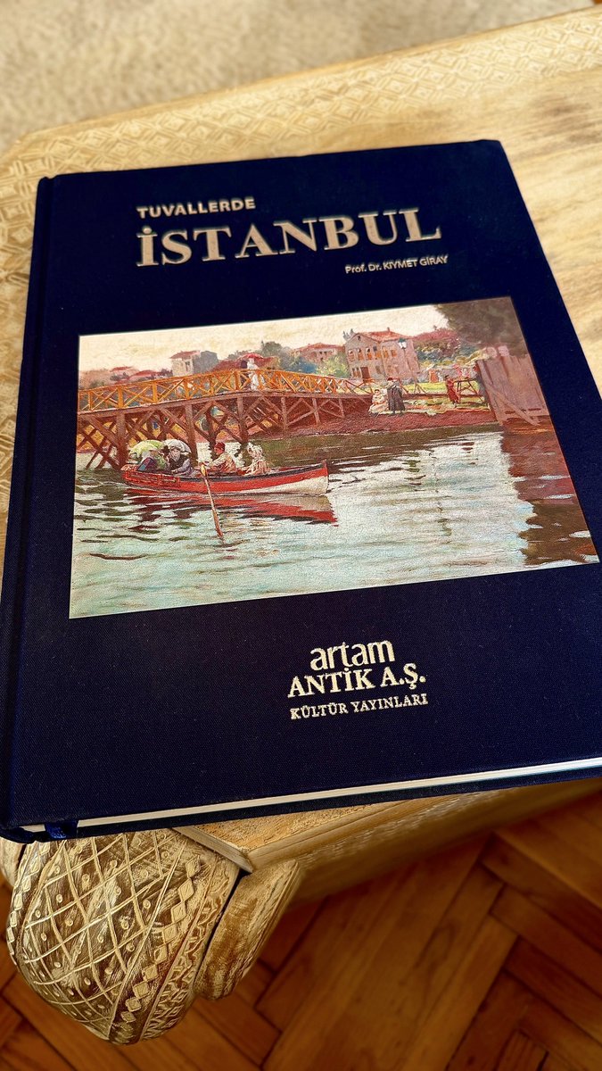 Excel tablolarından, keten tablolara geçiş saatine ulaştım sonunda. :) 

Nisan ayı okumasına Tuvallerde İstanbul ile başlıyorum. İbrahim Safi’nin dinginliğinden Nazmi Ziya’nın titreşen ışığına şahane bir kronoloji.

Artam Antik'in yayıncılık alanındaki titizliğine de hayranım.