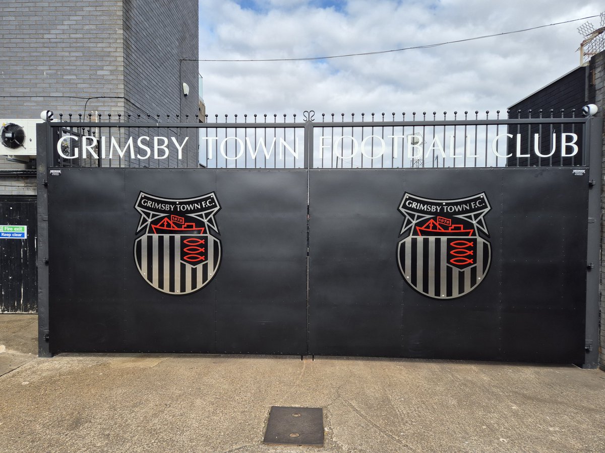 hoffymh's tweet photo. Cleethorpes 🏴󠁧󠁢󠁥󠁮󠁧󠁿 : Blundell Park 
Spiel der @SkyBetLeagueTwo  
@officialgtfc vs. @HarrogateTown
Ground Nr. 100 in England 🏴󠁧󠁢󠁥󠁮󠁧󠁿 ✅
#Groundhopping https://t.co/JdVZj38wr3