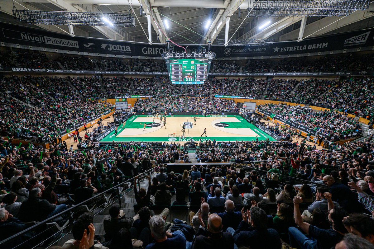 🙌 Quan l'Olímpic està així de PLE, som encara més FORTS! 💪

De cara a l'IMPORTANTÍSSIM partit de dimarts contra l'AEK, activem un codi amb grans descomptes: "OLIMPICPLE"

Fins a un 65% per fer de Badalona UN FORTÍ! 🔥

🎫 Entrades: shop.penya.com/ca/entradas/ve…

#CityOfBadalona