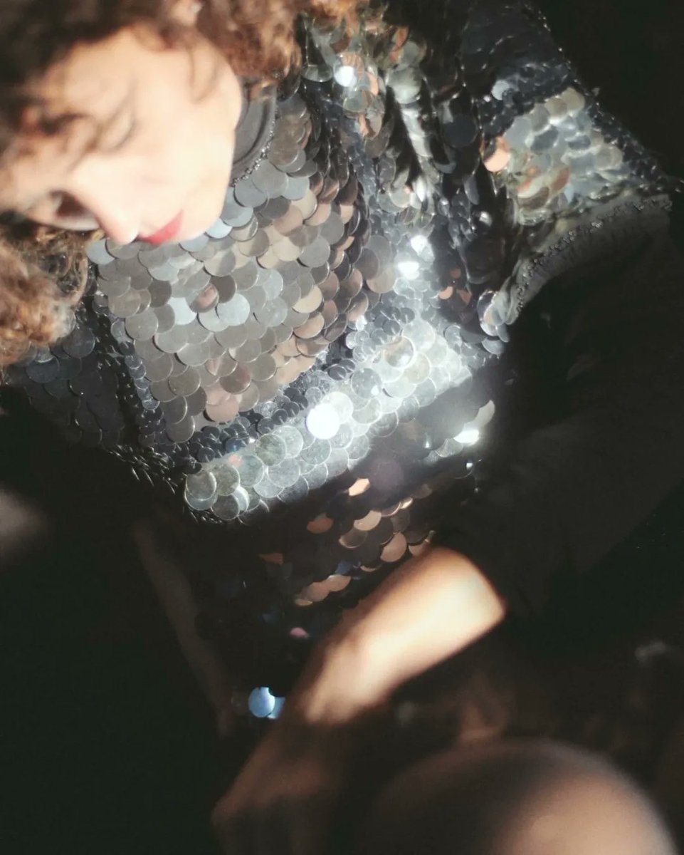 PuddleLabel's tweet photo. Out now!
'En la ribera de la noche plutónica' by Lu Glass. She teamed up with producer Antü Filardi Sabín to build a series of synth pop compositions staying true to the mysterious and dreamlike style that characterises Glass.

Listen:
https://t.co/0gBUCixm2Y https://t.co/D5tpDJDbaT